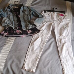 White High-Waisted Jeans